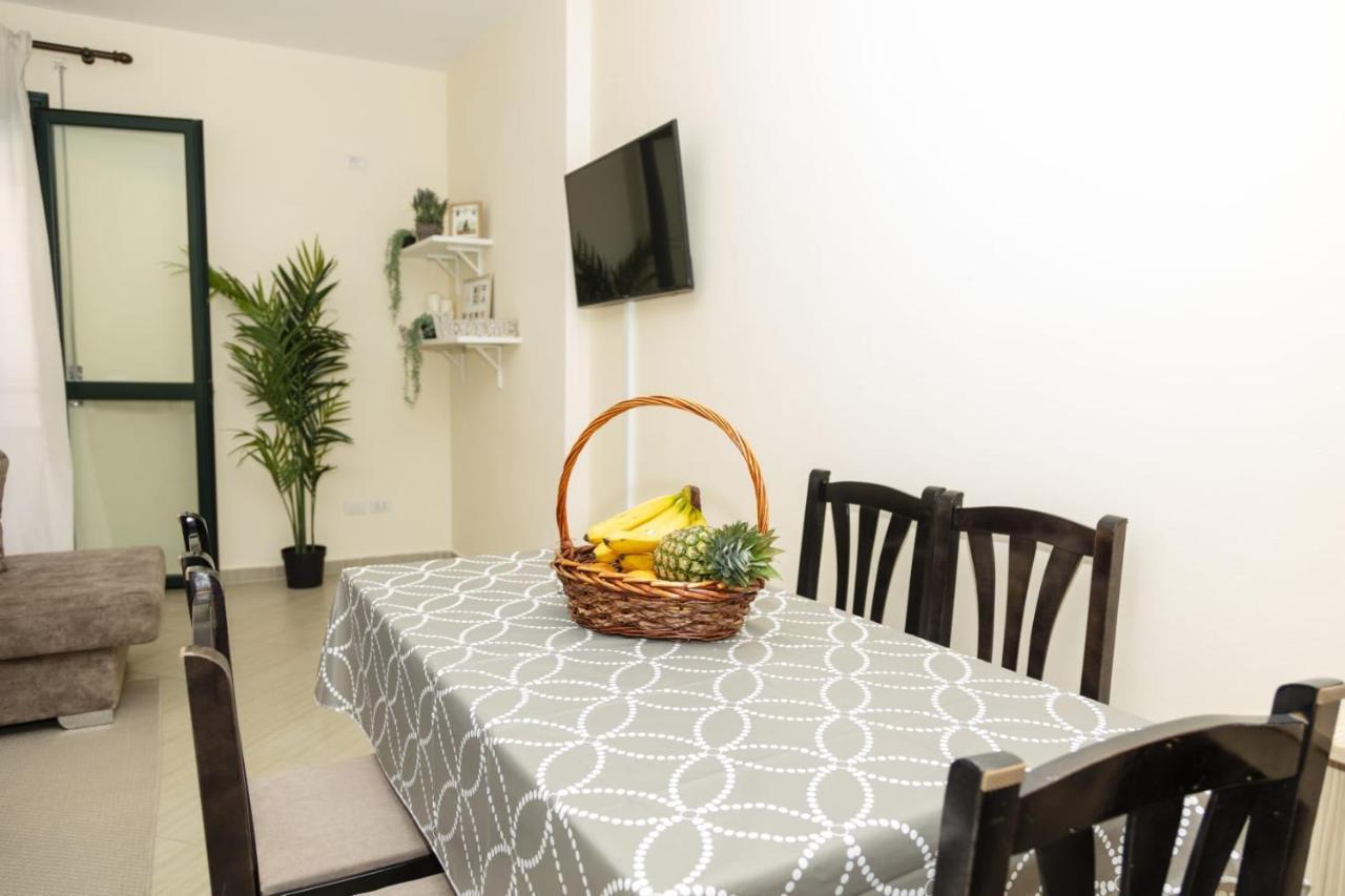 Bay Inn Apartment Sea Front فلورا المظهر الخارجي الصورة
