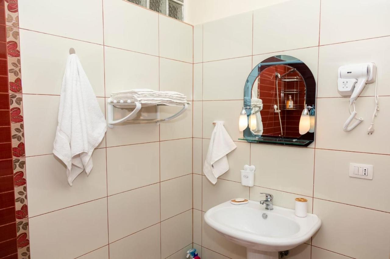 Bay Inn Apartment Sea Front فلورا المظهر الخارجي الصورة